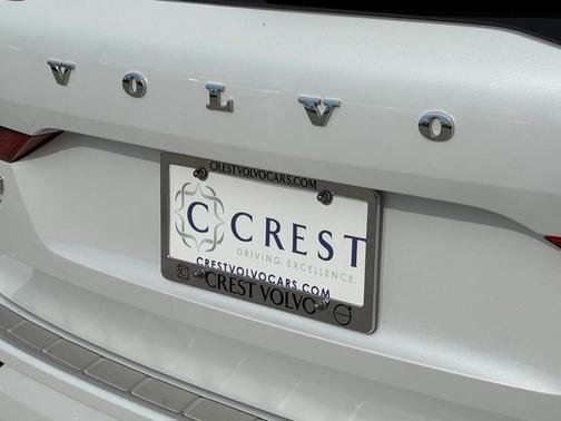 2023 Volvo XC60 B6 Ultimate Dark Theme