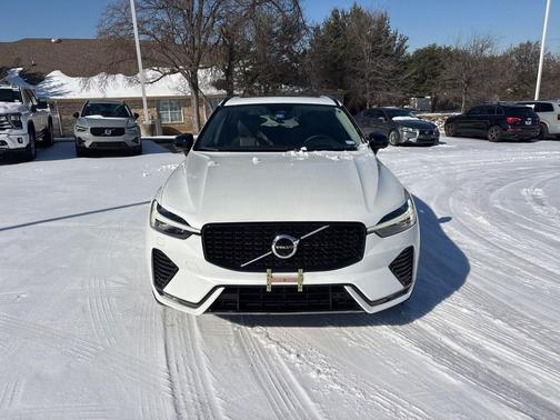 2023 Volvo XC60 B6 Ultimate Dark Theme