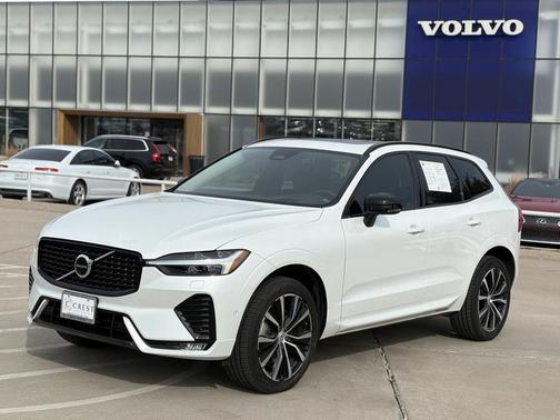 2023 Volvo XC60 B6 Ultimate Dark Theme