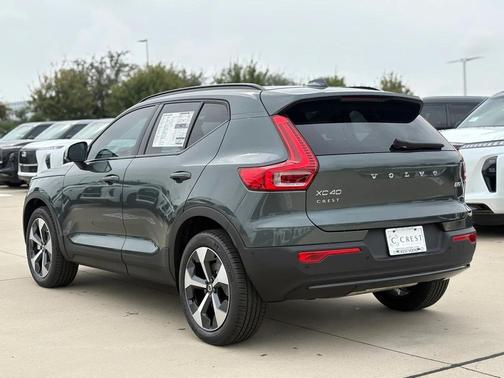 2026 Volvo XC40 B5 Plus