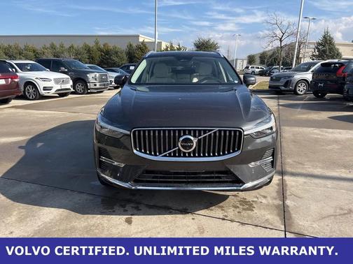 2023 Volvo XC60 B5 Plus Bright Theme