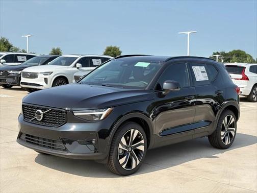 2025 Volvo XC40 B5 Ultra Dark Theme