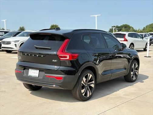 2025 Volvo XC40 B5 Ultra Dark Theme