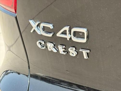 2025 Volvo XC40 B5 Ultra Dark Theme
