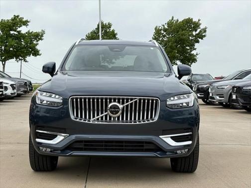 2024 Volvo XC90 B6 Plus Bright Theme