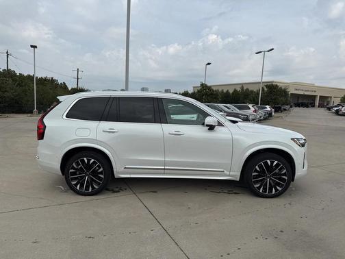 2025 Volvo XC90 B6 Plus 7-Seater