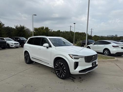 2025 Volvo XC90 B6 Plus 7-Seater