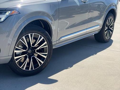2025 Volvo XC90 Plug-In Hybrid T8 Plus 7-Seater