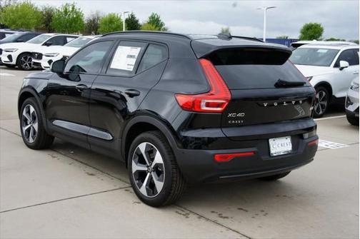 2025 Volvo XC40 B5 Plus Dark Theme