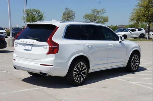 2021 Volvo XC90 T6 Momentum