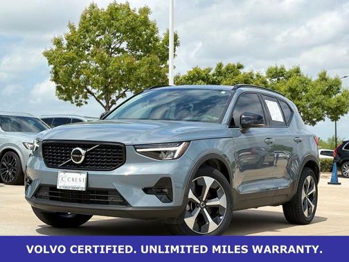 Thunder Gray Metallic 2023 Volvo XC40 B5 Plus Dark Theme