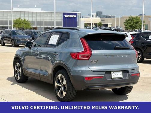 Thunder Gray Metallic 2023 Volvo XC40 B5 Plus Dark Theme