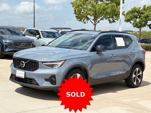 Thunder Gray Metallic 2023 Volvo XC40 B5 Plus Dark Theme