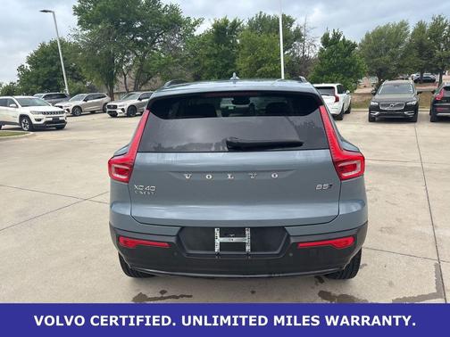 Thunder Gray Metallic 2023 Volvo XC40 B5 Plus Dark Theme