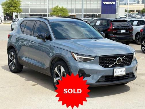 Thunder Gray Metallic 2023 Volvo XC40 B5 Plus Dark Theme