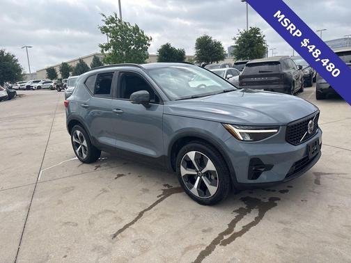 Thunder Gray Metallic 2023 Volvo XC40 B5 Plus Dark Theme