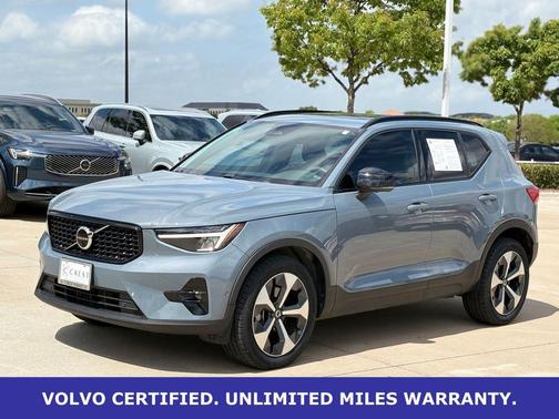 Thunder Gray Metallic 2023 Volvo XC40 B5 Plus Dark Theme