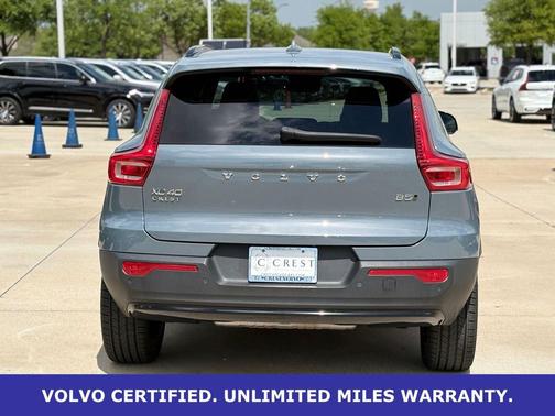 Thunder Gray Metallic 2023 Volvo XC40 B5 Plus Dark Theme