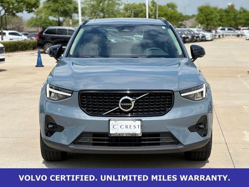 Thunder Gray Metallic 2023 Volvo XC40 B5 Plus Dark Theme