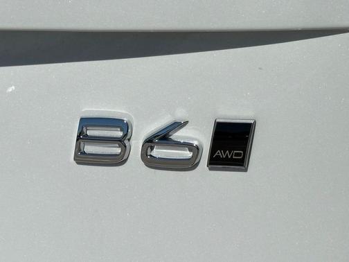 Crystal White 2026 Volvo XC90 B6 Plus 7-Seater