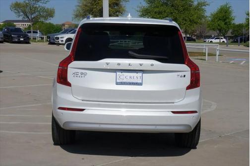 2022 Volvo XC90 T6 Momentum