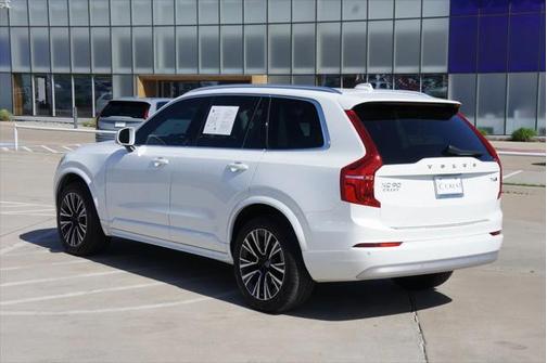 2022 Volvo XC90 T6 Momentum