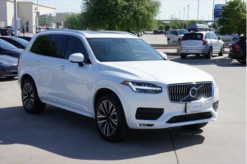 2022 Volvo XC90 T6 Momentum