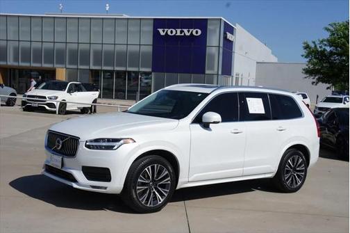 2022 Volvo XC90 T6 Momentum