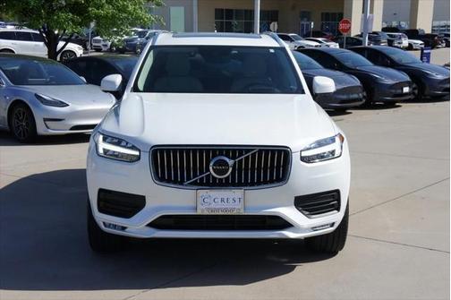 2022 Volvo XC90 T6 Momentum