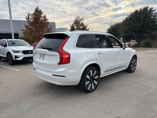 2024 Volvo XC90 Recharge Plug-In Hybrid T8 Plus Bright Theme 7 Passenger