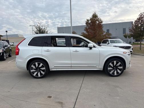 2024 Volvo XC90 Recharge Plug-In Hybrid T8 Plus Bright Theme 7 Passenger