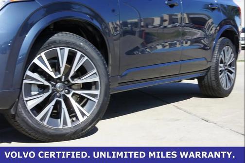 2022 Volvo XC90 T5 Momentum