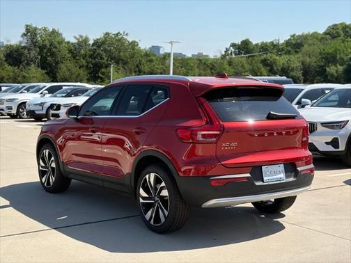 2025 Volvo XC40 B5 Ultra Bright Theme