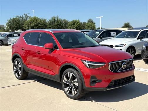 2025 Volvo XC40 B5 Ultra Bright Theme