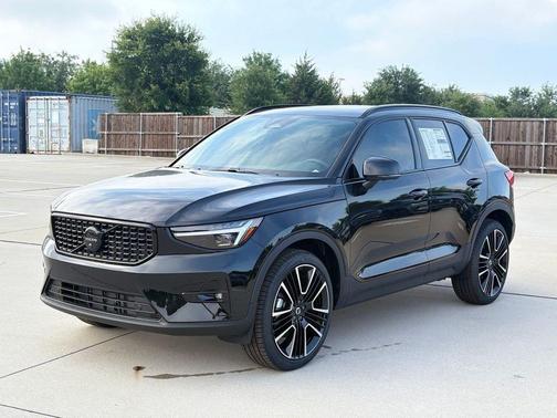 Onyx Black 2026 Volvo XC40 B5 Ultra Black Edition