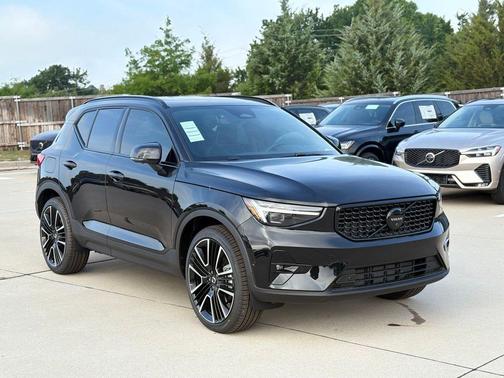 Onyx Black 2026 Volvo XC40 B5 Ultra Black Edition