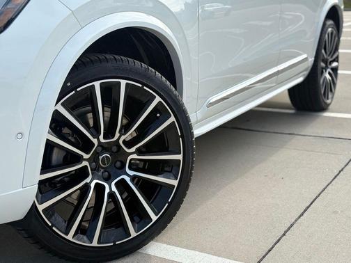Crystal White 2026 Volvo XC90 B5 Plus 6-Seater
