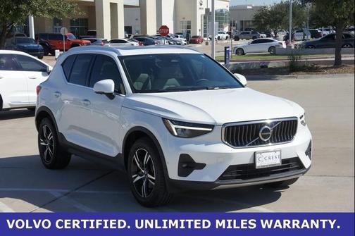 2023 Volvo XC40 B5 Plus Bright Theme