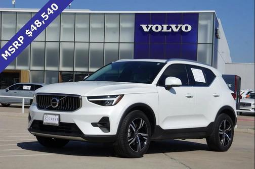 2023 Volvo XC40 B5 Plus Bright Theme
