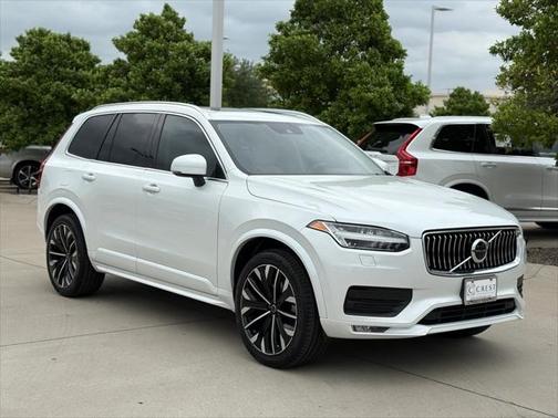 2022 Volvo XC90 T6 Momentum
