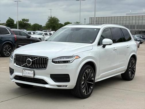 2022 Volvo XC90 T6 Momentum