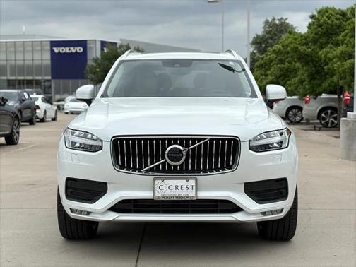 2022 Volvo XC90 T6 Momentum