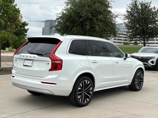 2022 Volvo XC90 T6 Momentum