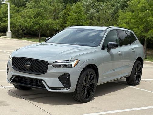 Vapour Grey 2026 Volvo XC60 B5 Ultra Black Edition