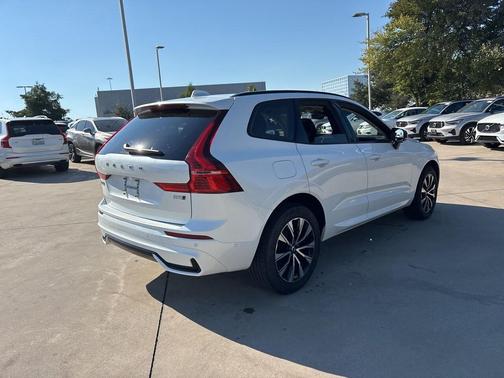 2025 Volvo XC60 B5 Plus