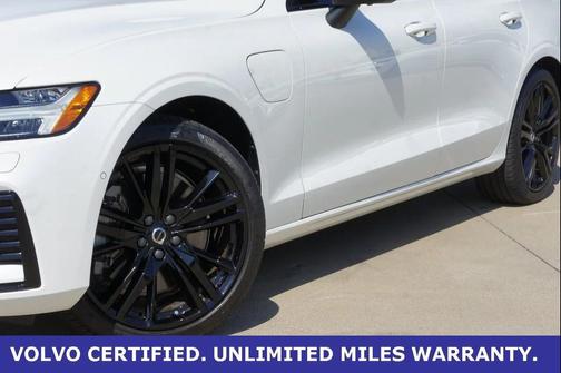 2024 Volvo S60 Recharge Plug-In Hybrid T8 Plus Black Edition