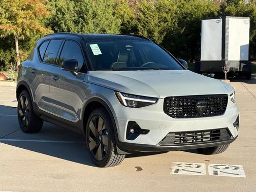 2026 Volvo XC40 B5 Ultra Black Edition