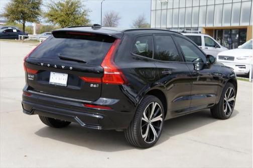 2022 Volvo XC60 B6 R-Design