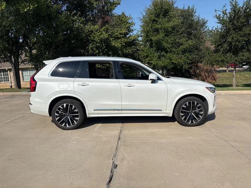 2025 Volvo XC90 B6 Plus 7-Seater