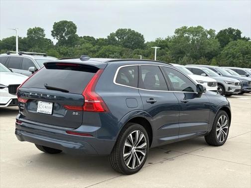 2022 Volvo XC60 B5 Momentum